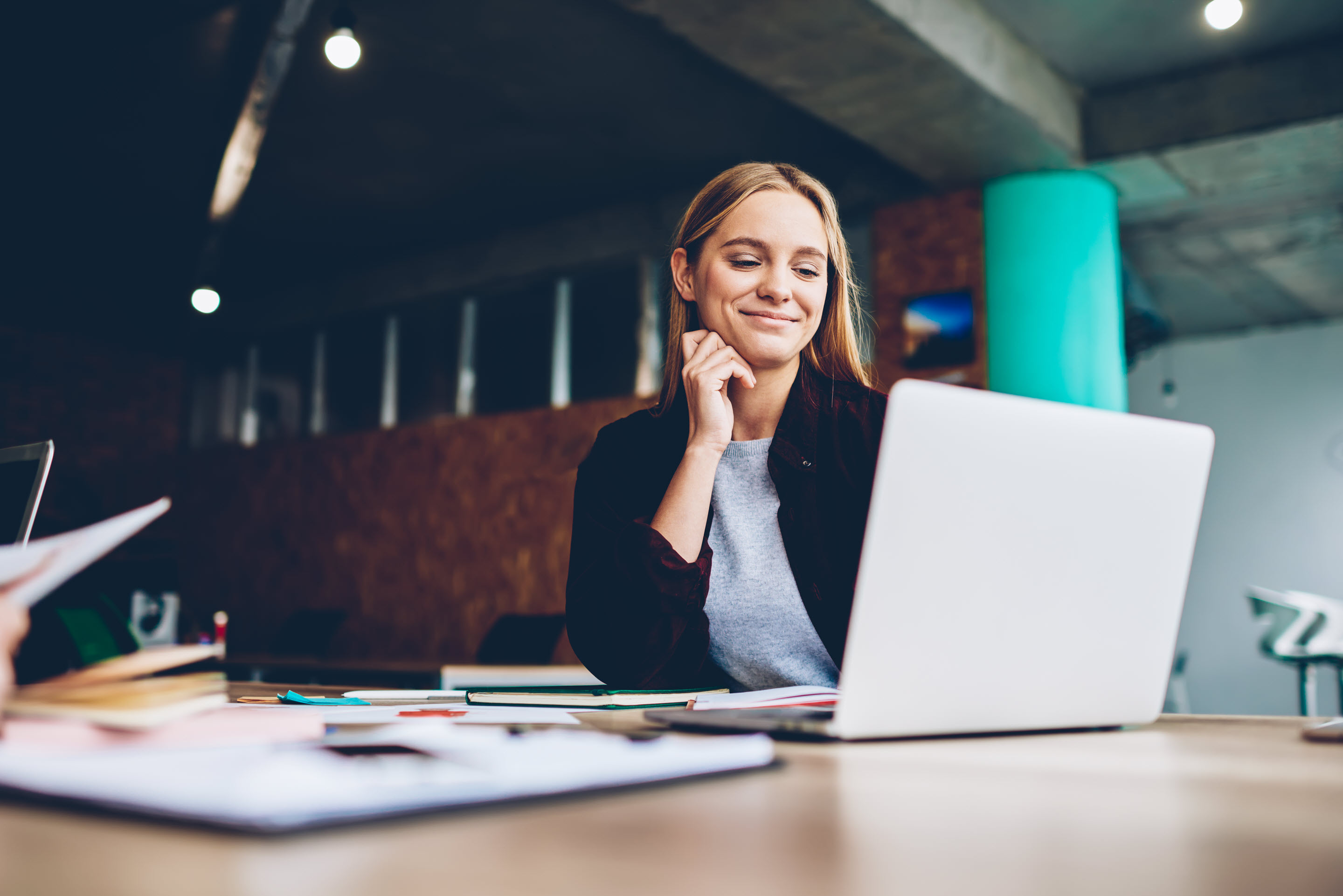 Businesswoman files her B2B tax returns through a streamlined online process using Vertex Express Returns, foregoing manual filing processes.