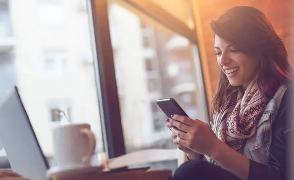 A woman reading her mobile phone.